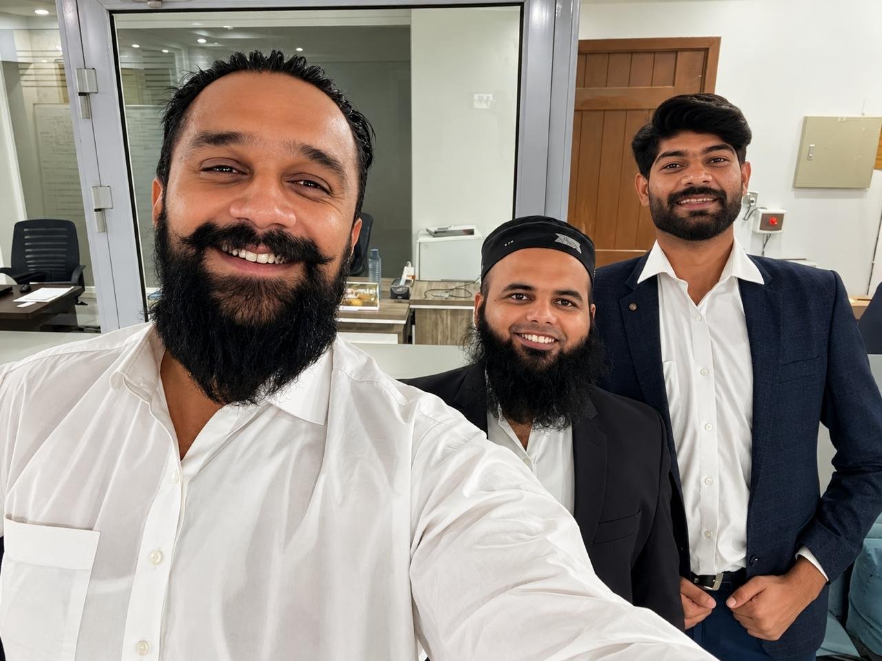 Suraket leadership selfie in the office